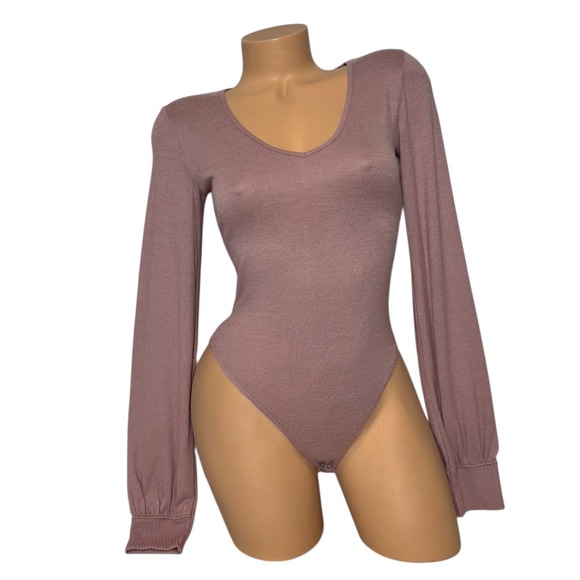 Abercrombie & Fitch Tops - Abercrombie & Fitch Women's Size XS Long Sleeve V Neck Knit Bodysuit Mauve Top